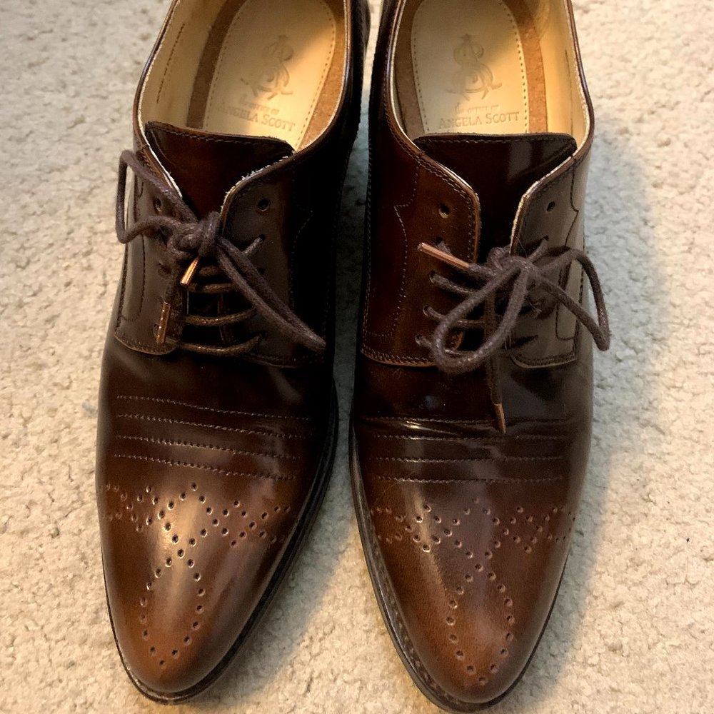 Office of Angela Scott Miss Button Midheel 39 EUC